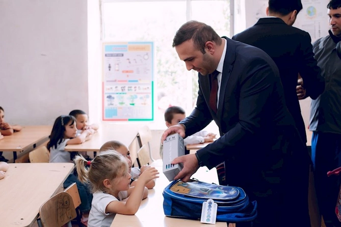 “Azərsun Holdinq” ucqar kənddə yaşayan məktəblilərə dəstək olub — FOTOLAR “Azərsun Holdinq” ucqar kənddə yaşayan məktəblilərə dəstək olub — FOTOLAR