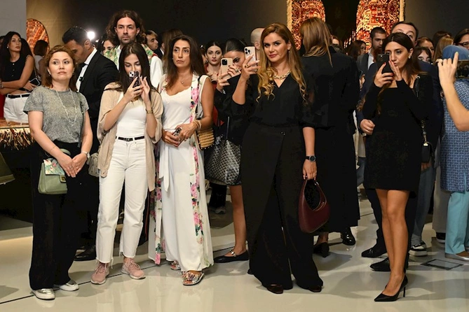 Azərbaycan Milli Xalça Muzeyində “Faiq Əhməd: 2011–2024-cü illər dövrü” sərgisi açılıb — FOTOLAR Azərbaycan Milli Xalça Muzeyində “Faiq Əhməd: 2011–2024-cü illər dövrü” sərgisi açılıb — FOTOLAR