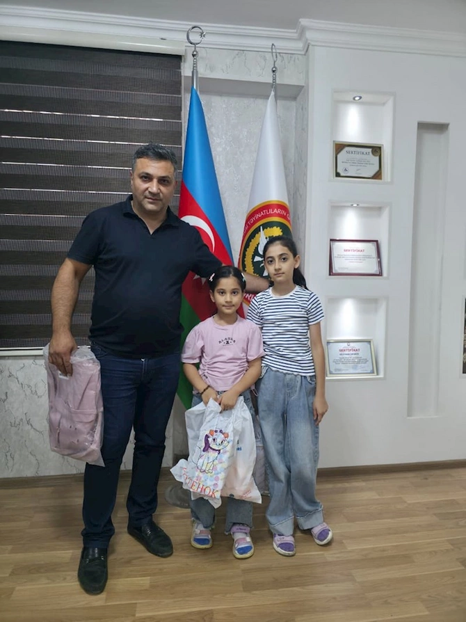 Abşeronda şəhid, qazi övladları məktəb ləvazimatı və geyimlə təmin olunub — FOTOLAR Abşeronda şəhid, qazi övladları məktəb ləvazimatı və geyimlə təmin olunub — FOTOLAR