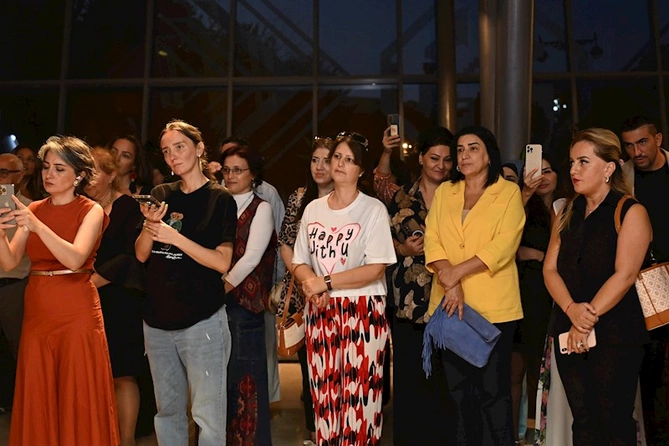 Azərbaycan Milli Xalça Muzeyində “Faiq Əhməd: 2011–2024-cü illər dövrü” sərgisi açılıb — FOTOLAR Azərbaycan Milli Xalça Muzeyində “Faiq Əhməd: 2011–2024-cü illər dövrü” sərgisi açılıb — FOTOLAR