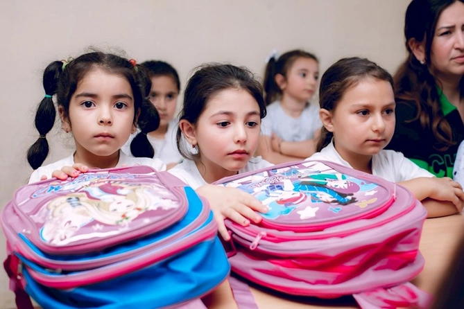 “Azərsun Holdinq” ucqar kənddə yaşayan məktəblilərə dəstək olub — FOTOLAR “Azərsun Holdinq” ucqar kənddə yaşayan məktəblilərə dəstək olub — FOTOLAR
