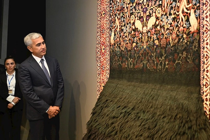 Azərbaycan Milli Xalça Muzeyində “Faiq Əhməd: 2011–2024-cü illər dövrü” sərgisi açılıb — FOTOLAR Azərbaycan Milli Xalça Muzeyində “Faiq Əhməd: 2011–2024-cü illər dövrü” sərgisi açılıb — FOTOLAR