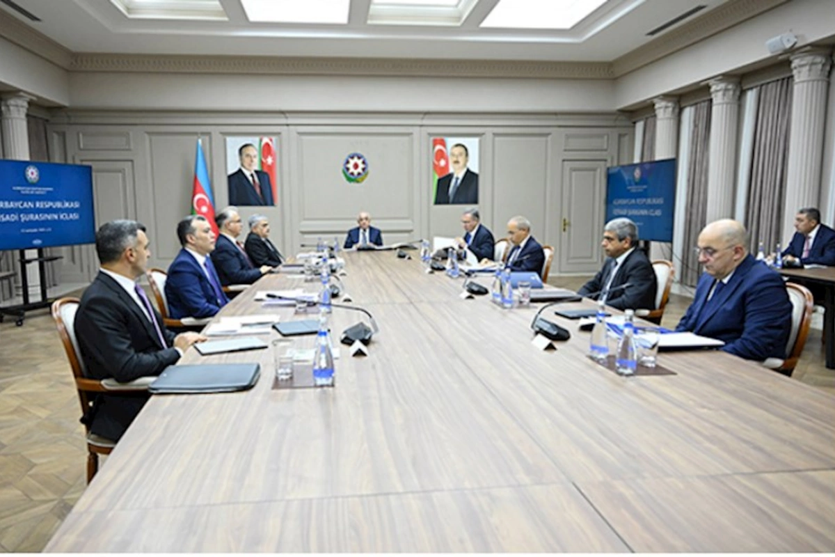 Əli Əsədov nazirlərə tapşırıqlar verdi — FOTOLAR