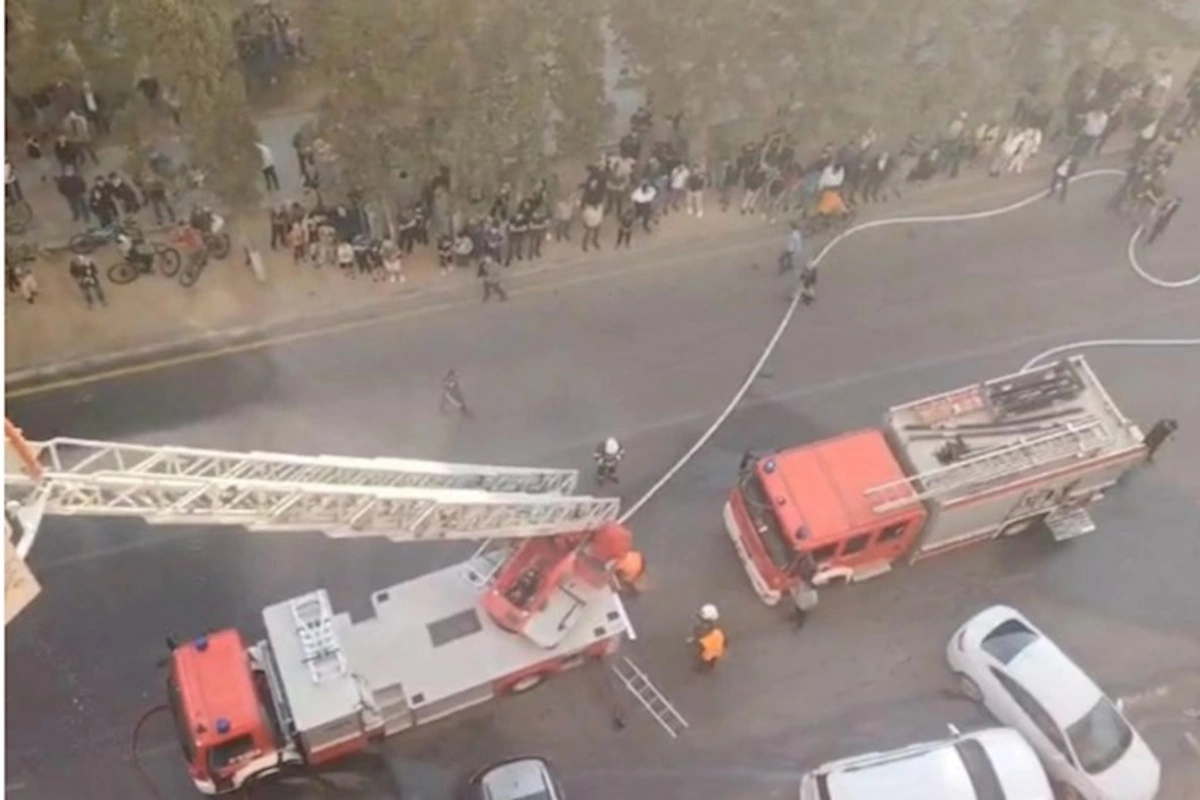 Xırdalanda çoxmərtəbəli binada yanğın baş verib, sakinlər təxliyə edilib — FOTOLAR