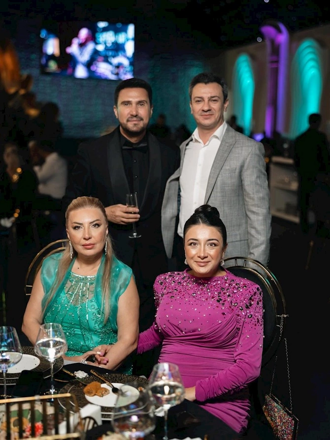 Nadir Qafarzadə ailəsi ilə fotolarını paylaşdı — FOTOLAR