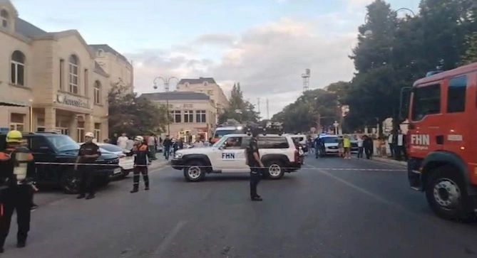 Xırdalanda çoxmərtəbəli binada yanğın baş verib, sakinlər təxliyə edilib — FOTOLAR