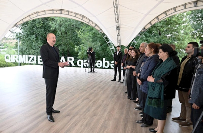 Prezident Qırmızı Bazar, Hadrut qəsəbələrinin və Sos kəndinin sakinləri ilə görüşdü — FOTOLAR
