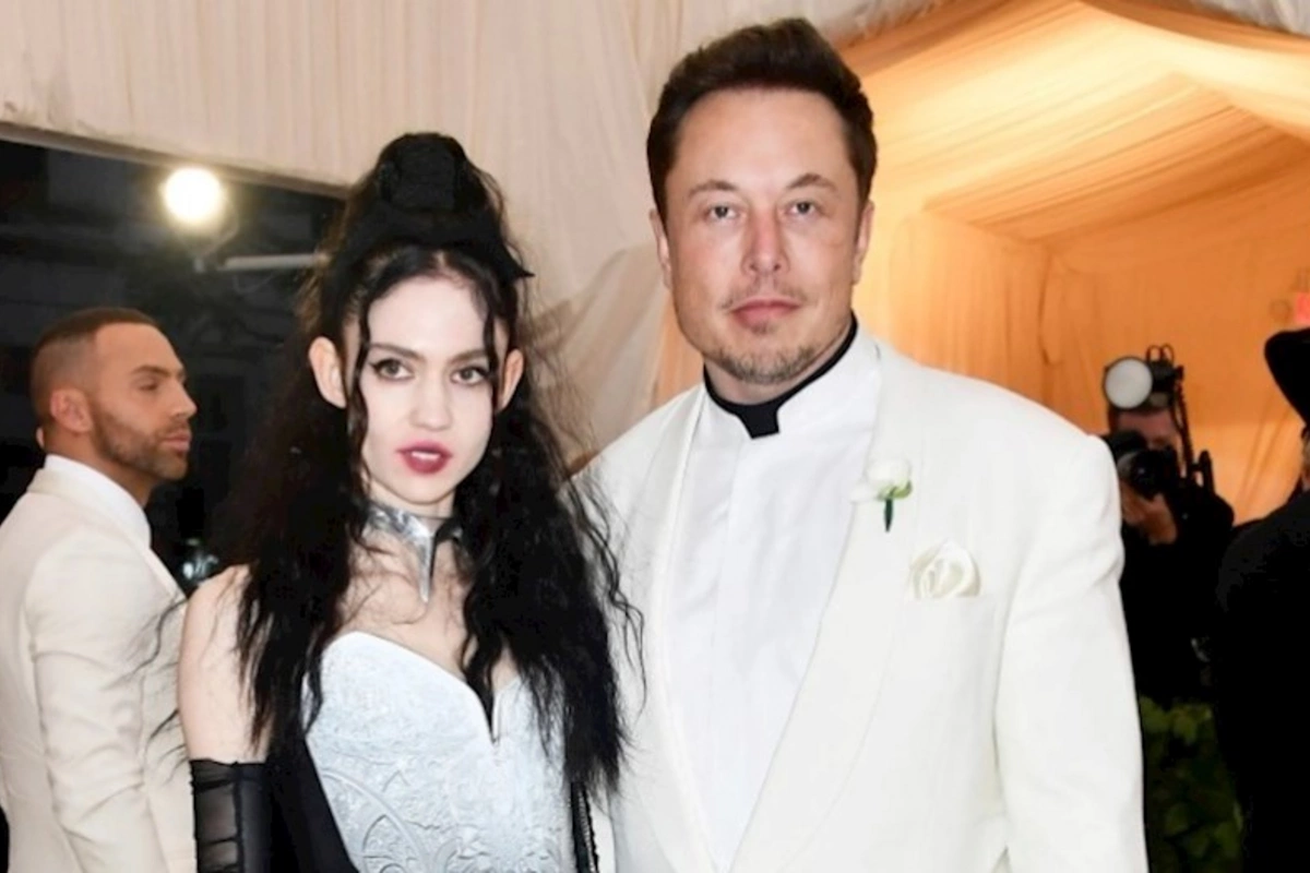Elon Mask ilk dəfə 3 övladının anası olan müğənnidən danışdı