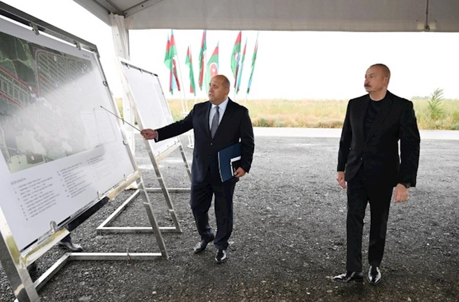 İlham Əliyev Qaraxanbəyli kəndinin təməlini qoyub — FOTOLAR