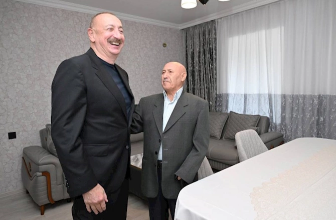 Prezident Qırmızı Bazar qəsəbəsində olub — FOTOLAR