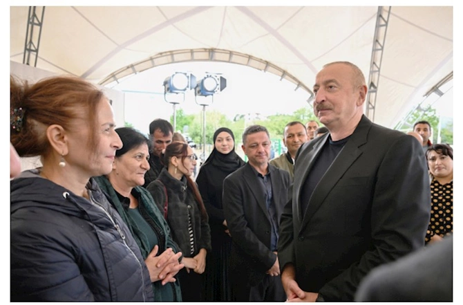 Prezident Qırmızı Bazar, Hadrut qəsəbələrinin və Sos kəndinin sakinləri ilə görüşdü — FOTOLAR