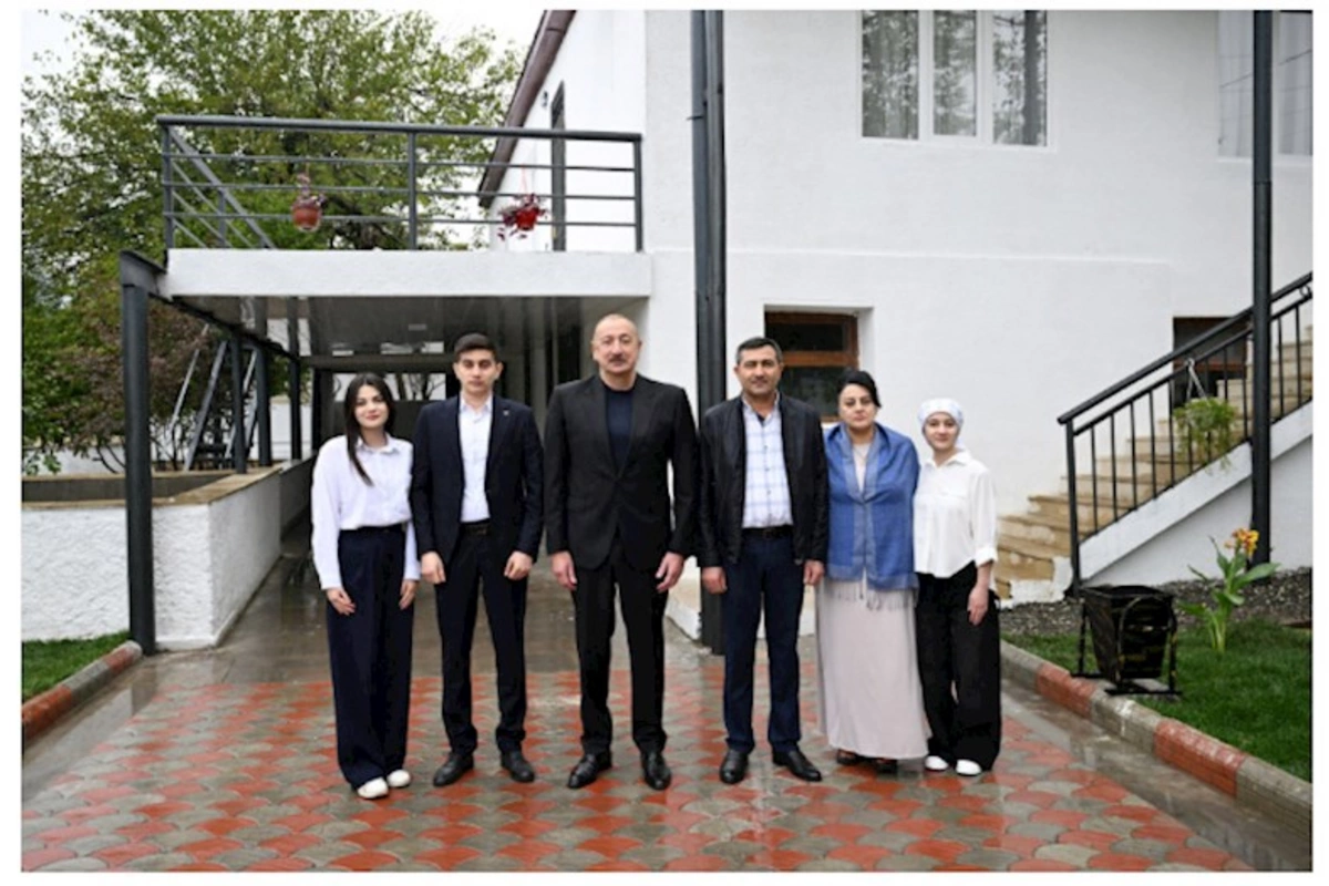 Prezident Hadrut qəsəbəsində olub — FOTOLAR