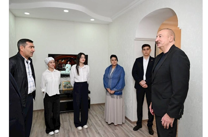 Prezident Hadrut qəsəbəsində olub — FOTOLAR Prezident Hadrut qəsəbəsində olub — FOTOLAR
