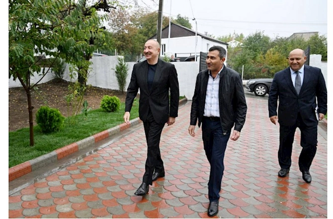 Prezident Hadrut qəsəbəsində olub — FOTOLAR Prezident Hadrut qəsəbəsində olub — FOTOLAR