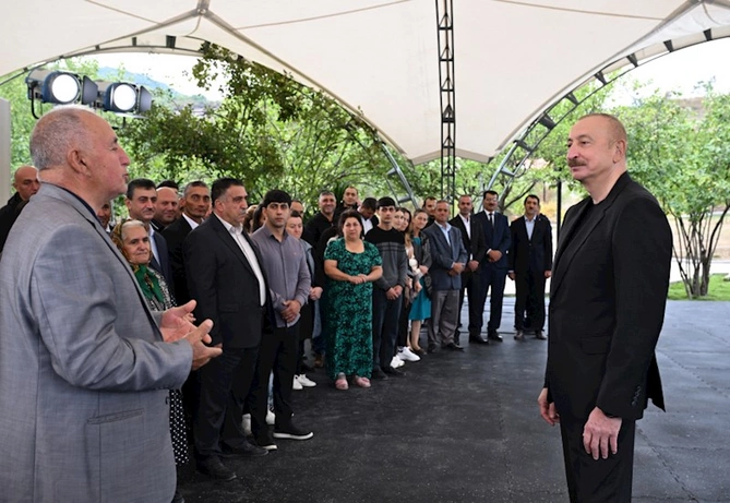 Prezident Xocalı sakinləri ilə görüşdü — FOTOLAR Prezident Xocalı sakinləri ilə görüşdü — FOTOLAR