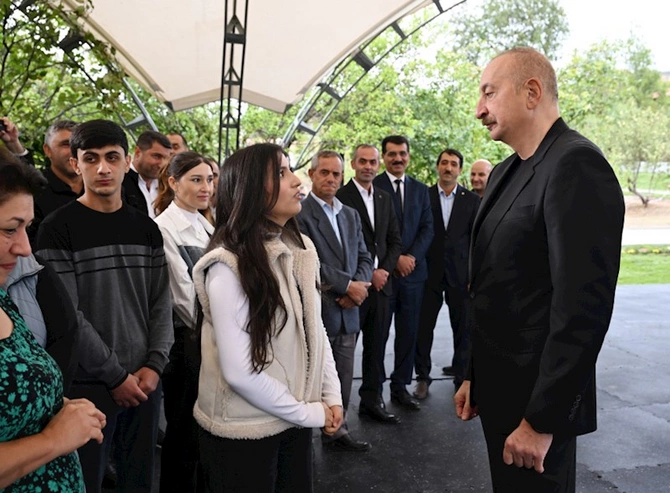 Prezident Xocalı sakinləri ilə görüşdü — FOTOLAR Prezident Xocalı sakinləri ilə görüşdü — FOTOLAR