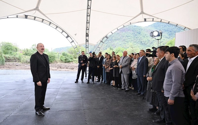 Prezident Xocalı sakinləri ilə görüşdü — FOTOLAR Prezident Xocalı sakinləri ilə görüşdü — FOTOLAR