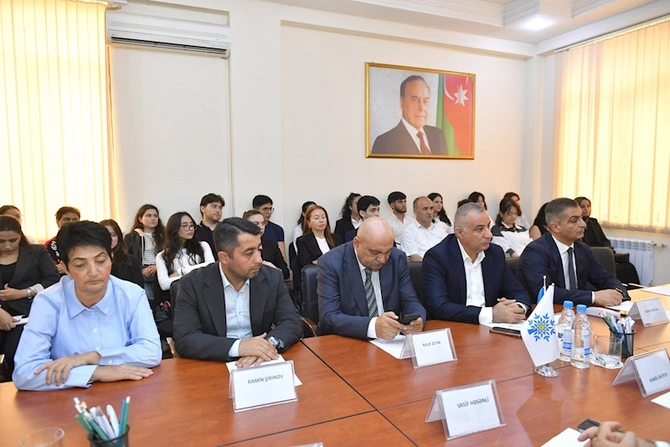 YAP Səbail rayon təşkilatında QHT-lərlə görüş keçirilib — FOTOLAR YAP Səbail rayon təşkilatında QHT-lərlə görüş keçirilib — FOTOLAR