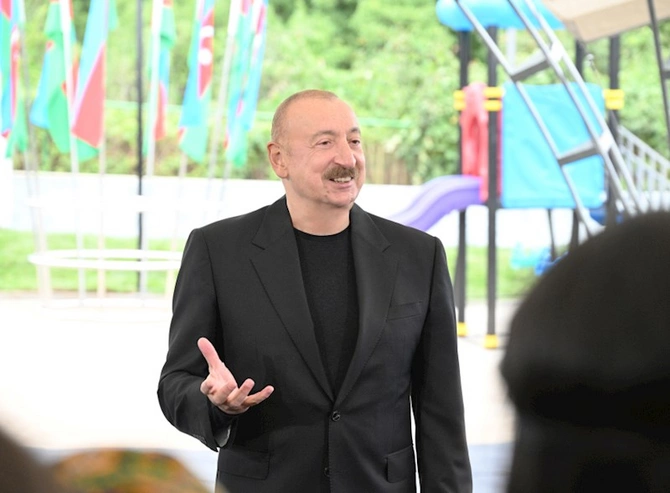 Prezident Xocalı sakinləri ilə görüşdü — FOTOLAR Prezident Xocalı sakinləri ilə görüşdü — FOTOLAR