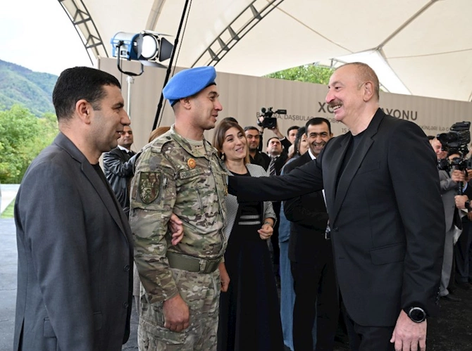 Prezident Xocalı sakinləri ilə görüşdü — FOTOLAR Prezident Xocalı sakinləri ilə görüşdü — FOTOLAR