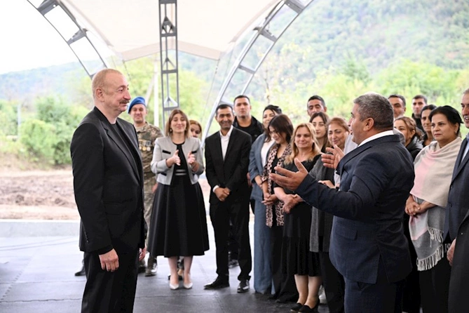 Prezident Xocalı sakinləri ilə görüşdü — FOTOLAR Prezident Xocalı sakinləri ilə görüşdü — FOTOLAR