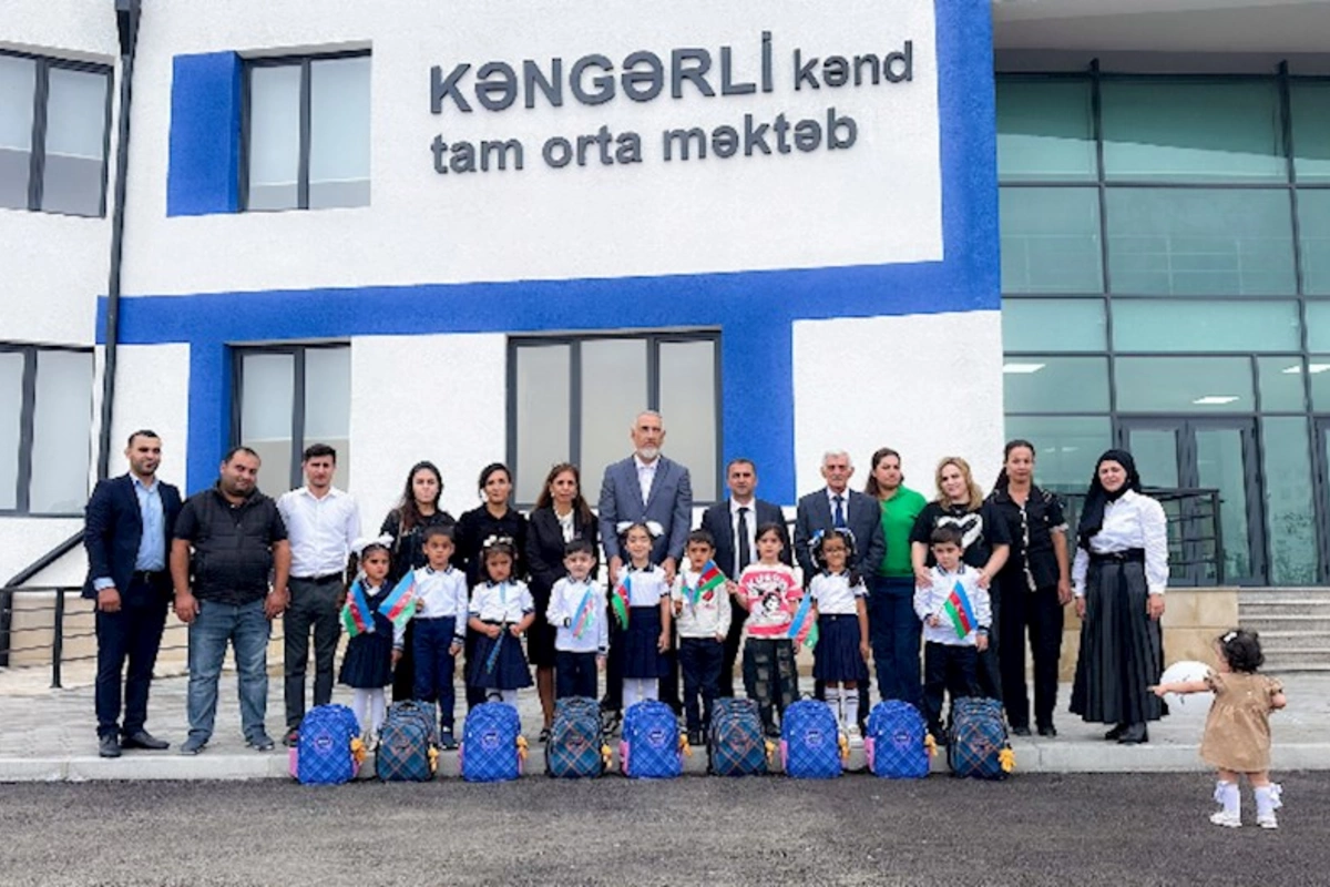 Bank Respublika Ağdamda ilk dəfə məktəbə gedəcək birinciləri sevindirdi — FOTOLAR
