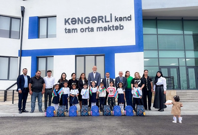 Bank Respublika Ağdamda ilk dəfə məktəbə gedəcək birinciləri sevindirdi — FOTOLAR