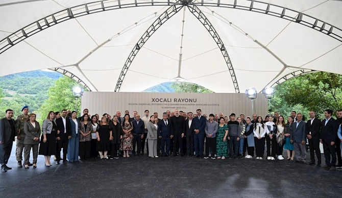 Prezident Xocalı sakinləri ilə görüşdü — FOTOLAR Prezident Xocalı sakinləri ilə görüşdü — FOTOLAR
