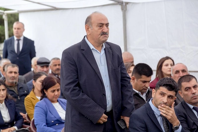 İcra başçısı qəsəbə sakinlərinin problemlərini dinlədi — FOTOLAR