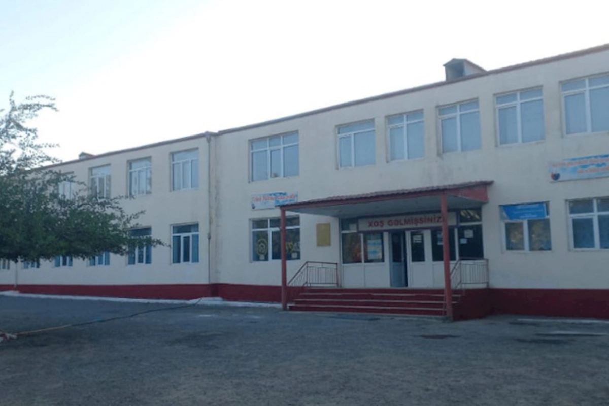 Məktəbdəki bıçaqlanma ilə bağlı RƏSMİ AÇIQLAMA — Aralarında problem olmayıb