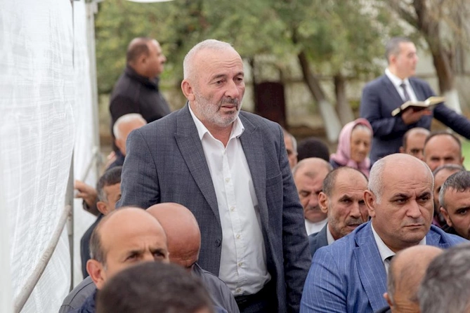 İcra başçısı qəsəbə sakinlərinin problemlərini dinlədi — FOTOLAR