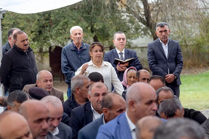 İcra başçısı qəsəbə sakinlərinin problemlərini dinlədi — FOTOLAR