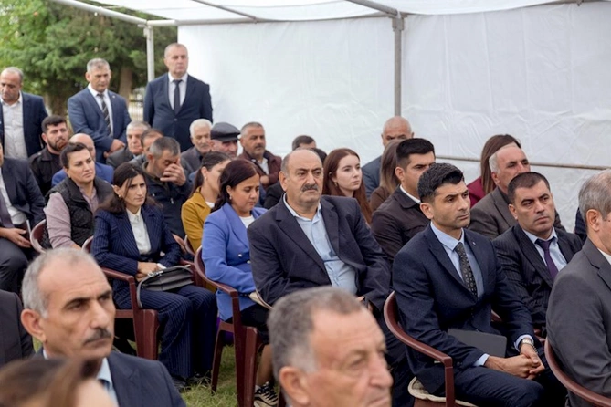 İcra başçısı qəsəbə sakinlərinin problemlərini dinlədi — FOTOLAR