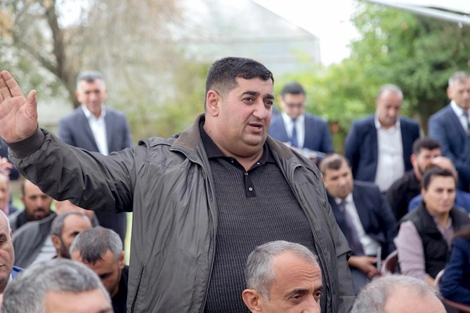 İcra başçısı qəsəbə sakinlərinin problemlərini dinlədi — FOTOLAR
