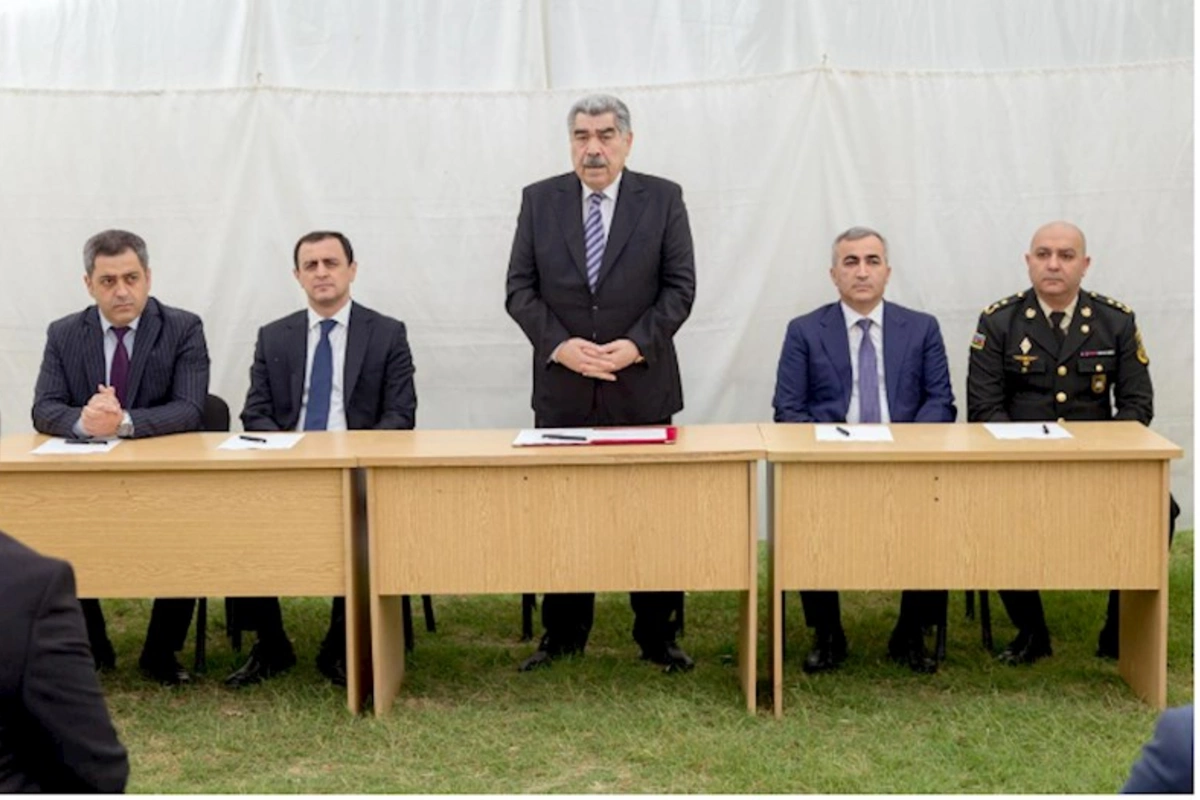 İcra başçısı qəsəbə sakinlərinin problemlərini dinlədi — FOTOLAR