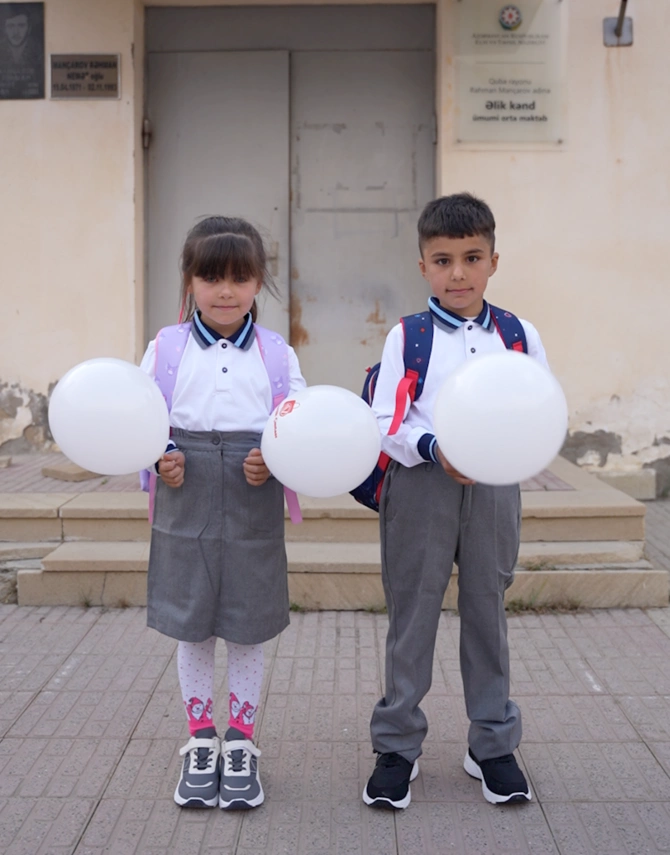 “Veysəloğlu-Distribusiya” ucqar kəndlərdə məktəblilərə dəstəyini davam etdirir — “Xoşbəxtlik Çantası” layihəsinin növbəti mərhələsi baş tutdu (FOTOLAR)