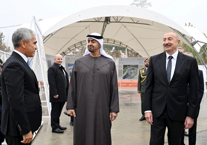 Prezident İlham Əliyev və Prezident Şeyx Məhəmməd bin Zayed Al Nəhyan Yeni Şuşa məscidində tikinti işlərinin gedişi ilə tanış olublar — FOTOLAR Prezident İlham Əliyev və Prezident Şeyx Məhəmməd bin Zayed Al Nəhyan Yeni Şuşa məscidində tikinti işlərinin gedişi ilə tanış olublar — FOTOLAR