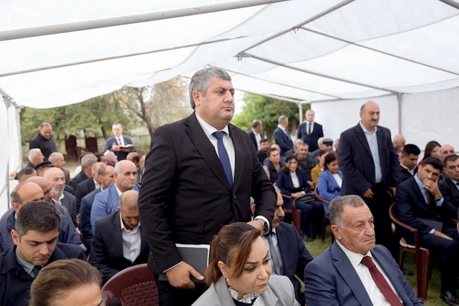 İcra başçısı qəsəbə sakinlərinin problemlərini dinlədi — FOTOLAR