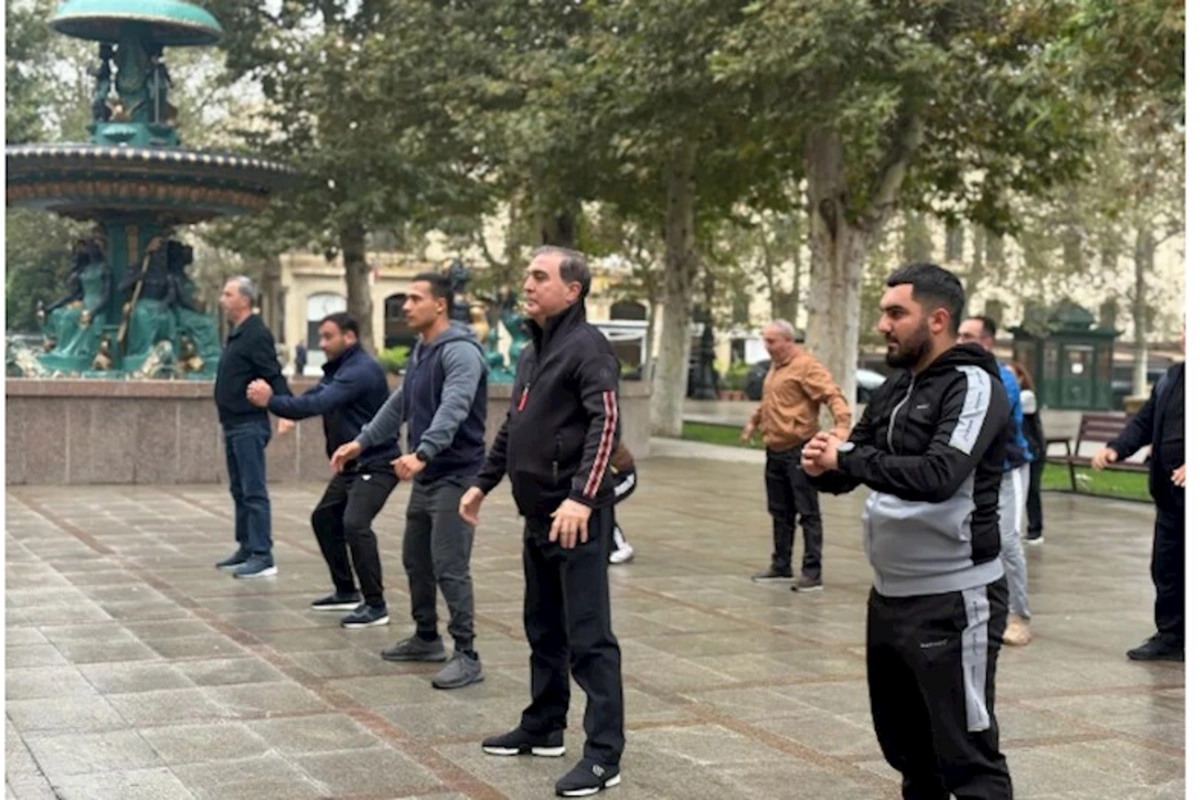 Gəncənin icra başçısı sakinlərlə birgə səhər idmanı etdi — FOTOLAR