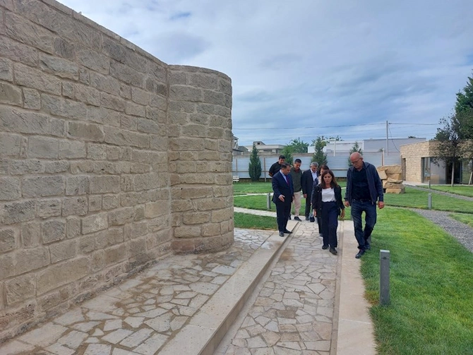 Kiçik Mərdəkan qəsrində bərpa işlərinə başlanılıb — FOTOLAR Kiçik Mərdəkan qəsrində bərpa işlərinə başlanılıb — FOTOLAR