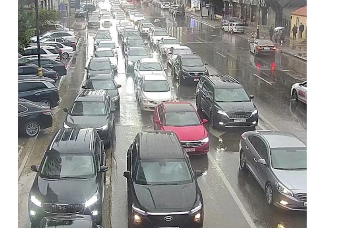 21 küçədə tıxac var — SİYAHI