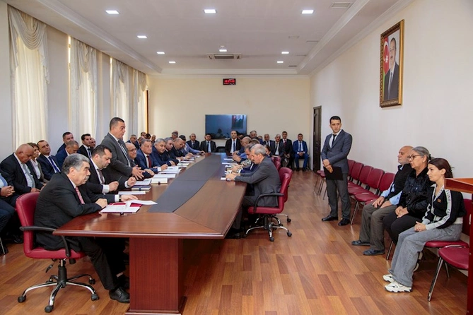 Rüstəm Xəlilov vətəndaşların müraciətlərini dinlədi — FOTOLAR