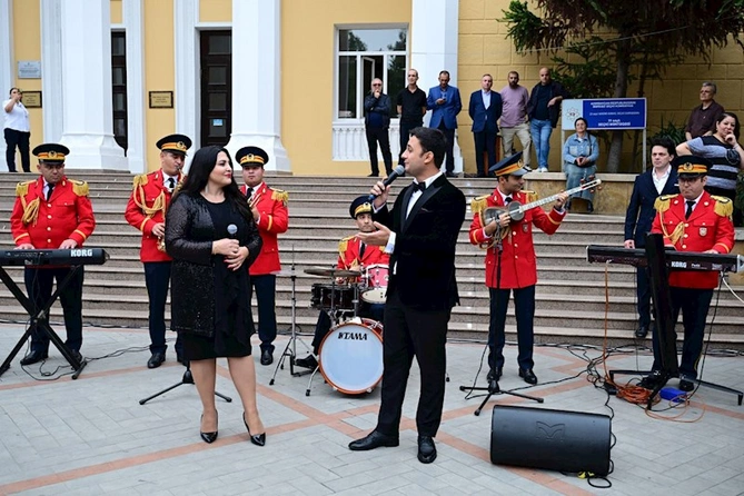 Üzeyir Hacıbəyli XVII Beynəlxalq Musiqi Festivalı təntənə ilə başlandı — YENİLƏNİB (FOTOLAR)