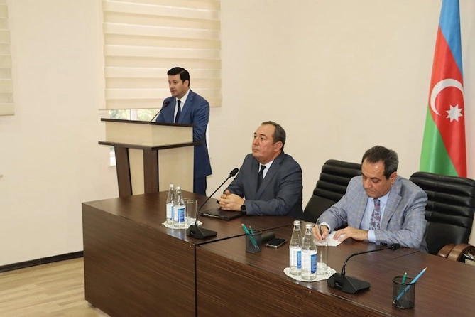 Azərbaycan ədəbi dilinin düzgün tətbiq olunmasına dair tədbir keçirilib — FOTOLAR