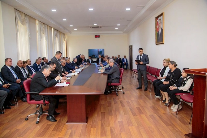 Rüstəm Xəlilov vətəndaşların müraciətlərini dinlədi — FOTOLAR