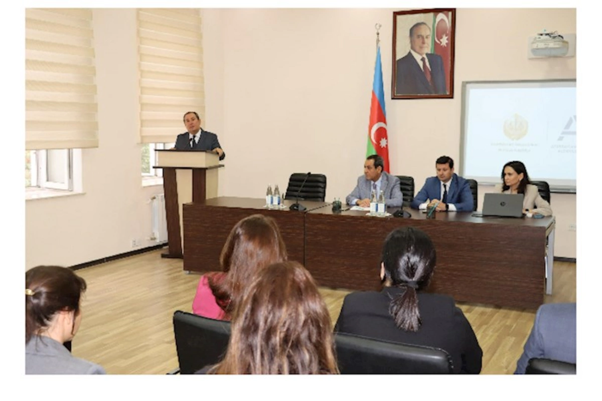 Azərbaycan ədəbi dilinin düzgün tətbiq olunmasına dair tədbir keçirilib — FOTOLAR