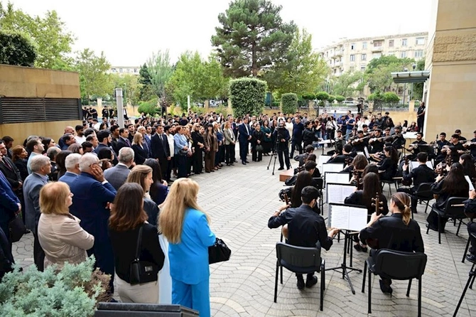 Üzeyir Hacıbəyli XVII Beynəlxalq Musiqi Festivalı təntənə ilə başlandı — YENİLƏNİB (FOTOLAR)