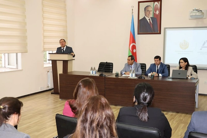 Azərbaycan ədəbi dilinin düzgün tətbiq olunmasına dair tədbir keçirilib — FOTOLAR