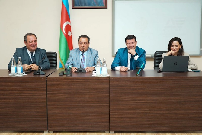 Azərbaycan ədəbi dilinin düzgün tətbiq olunmasına dair tədbir keçirilib — FOTOLAR