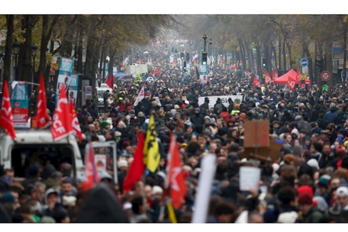Müstəmləkəçi Fransa böhran içində — FOTOLAR